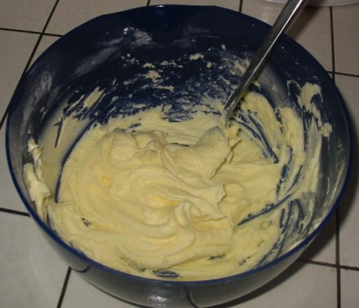 Mix butter and icing sugar