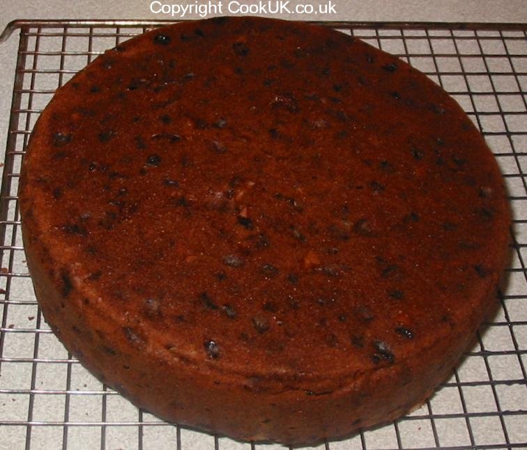 Our Christmas Cake recipe is illustrated with step by step pictures to ease 