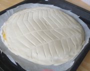 Shortcrust pastry with sut lines