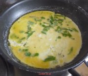 Thin omelette layer for a galette
