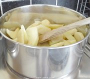 Apples stewing