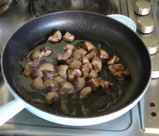 Browning kidneys in a pan