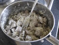 Steak and onions with flour
