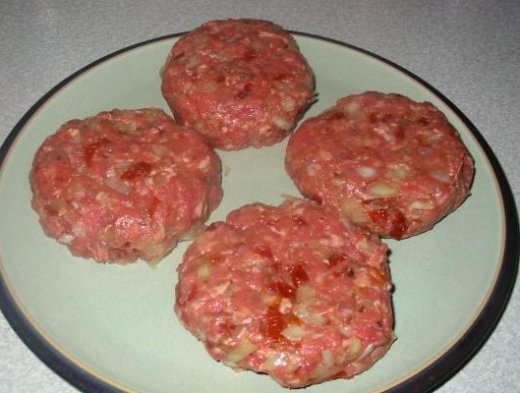 Form the uncooked beefburgers