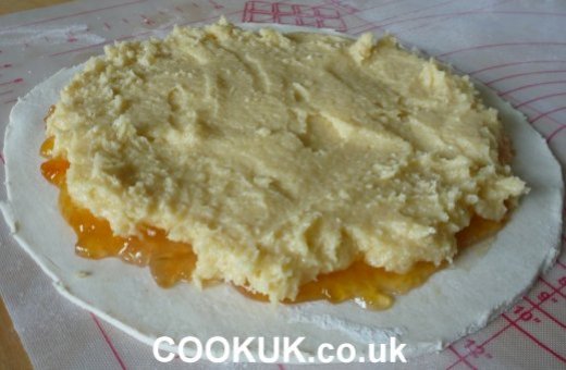 Spread frangipane filling