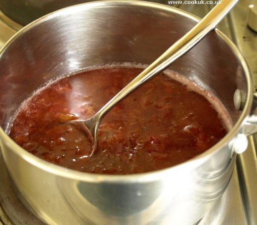 Cooking gooseberies for Gooseberry Crumble