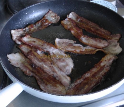 Cooking streaky bacon