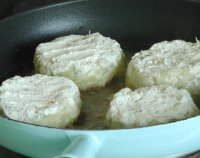 Frying potato cakes