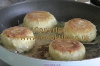 Cooking potato cakes
