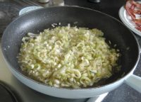 Frying leeks