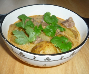 Slow Cooker Massam Beef Curry