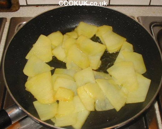 Sliced potato cooking